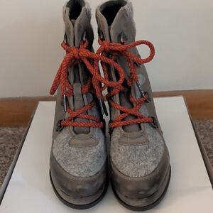 Sorel Elegant Gray and Red Lace-Up Women's Boots